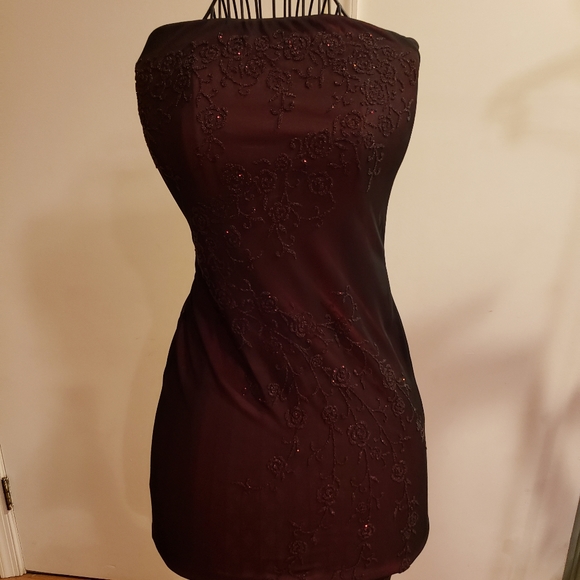 Women's Sleeveless Beaded Cocktail Dress - Picture 2 of 6